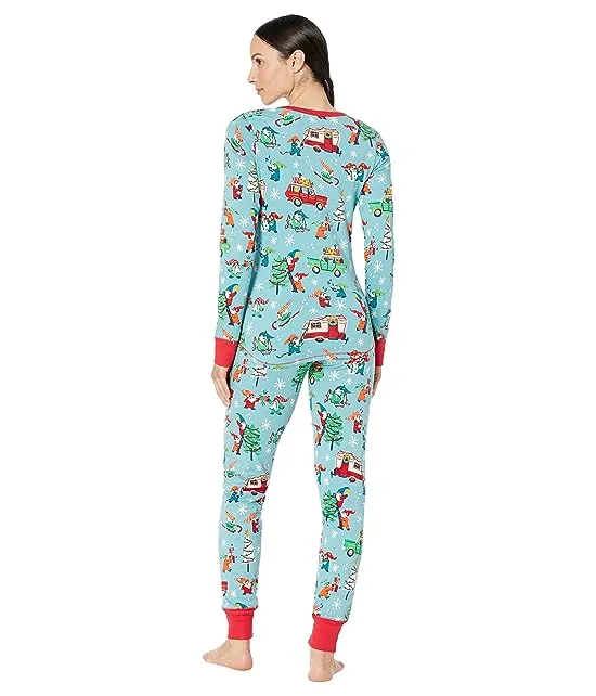https://images.styletyx.com/images/gnome-for-the-holidays-jersey-pajama-set-little-blue-house-by-hatley-541523522_3.webp