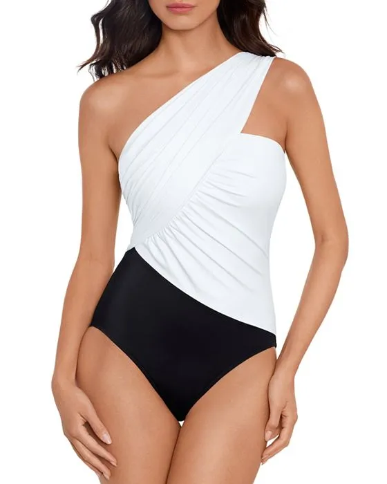 https://images.styletyx.com/images/goddess-underwire-colorblock-one-piece-swimsuit-magicsuit-59151827_3.webp