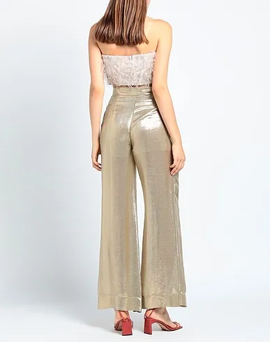 https://images.styletyx.com/images/gold-crepe-casual-pants-alberta-ferretti-1225146839_3.webp