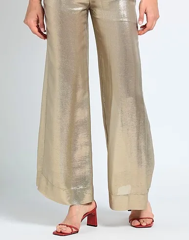 https://images.styletyx.com/images/gold-crepe-casual-pants-alberta-ferretti-1225146839_4.webp