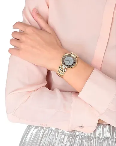 https://images.styletyx.com/images/gold-wrist-watch-kristenhof-versace-2883326_3.webp