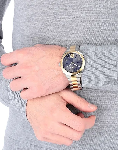 https://images.styletyx.com/images/gold-wrist-watch-versace-1559985_3.webp