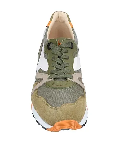 https://images.styletyx.com/images/green-canvas-sneakers-diadora-heritage-2523800_4.webp