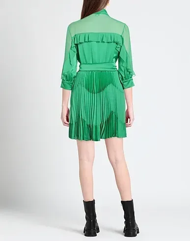 https://images.styletyx.com/images/green-crepe-short-dress-gil-santucci-3138000_3.webp