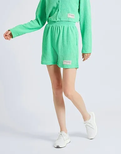 https://images.styletyx.com/images/green-crepe-shorts-bermuda-the-giving-movement-x-yoox-1535300_2.webp
