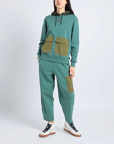 https://images.styletyx.com/images/green-hooded-sweatshirt-nike-sportswear-women-s-sports-utility-fleece-hoodie-nike-3267894_2.webp