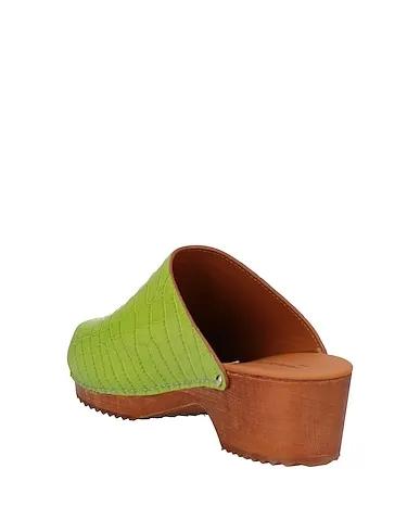 https://images.styletyx.com/images/green-mules-and-clogs-figure-decorative-3201371_3.webp