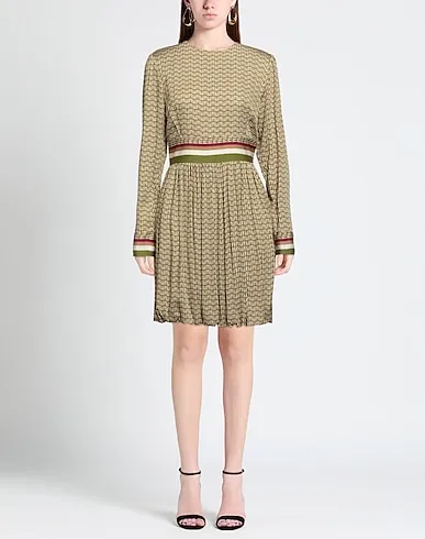https://images.styletyx.com/images/green-plain-weave-short-dress-skills-genes-13104494_2.webp