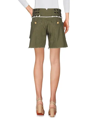 https://images.styletyx.com/images/green-plain-weave-shorts-bermuda-dsquared2-1548575_3.webp