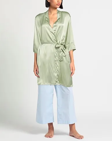 https://images.styletyx.com/images/green-satin-dressing-gowns-bathrobes-verdissima-3095713_2.webp
