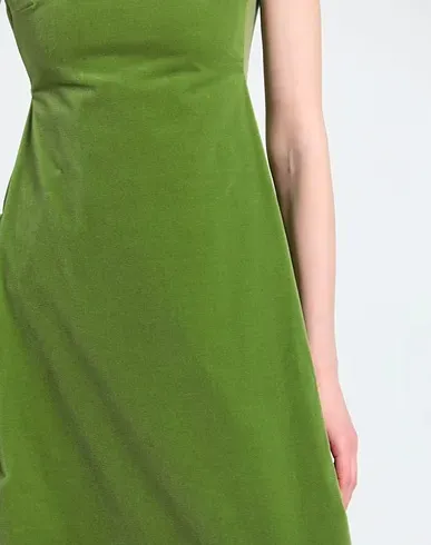 https://images.styletyx.com/images/green-velvet-long-dress-co-go-1004736968_4.webp