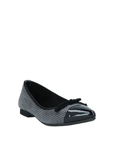 https://images.styletyx.com/images/grey-leather-ballet-flats-knoll-1549467312_2.webp