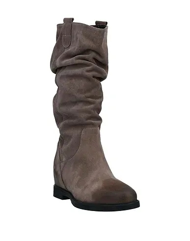 https://images.styletyx.com/images/grey-leather-boots-formentini-1398607_2.webp