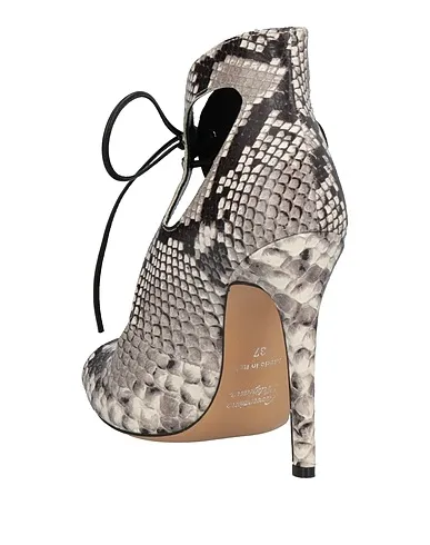 https://images.styletyx.com/images/grey-leather-pump-bruglia-12956568_3.webp