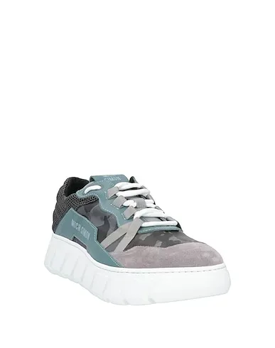https://images.styletyx.com/images/grey-leather-sneakers-mich-e-simon-1697877542_2.webp