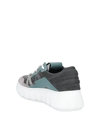 https://images.styletyx.com/images/grey-leather-sneakers-mich-e-simon-1697877542_3.webp