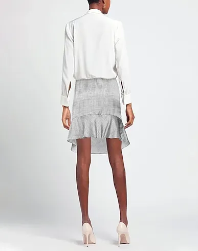 https://images.styletyx.com/images/grey-satin-mini-skirt-brunello-cucinelli-3626229_3.webp