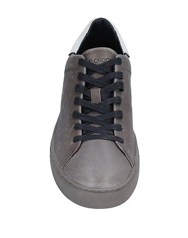 https://images.styletyx.com/images/grey-sneakers-crime-london-598436_4.webp