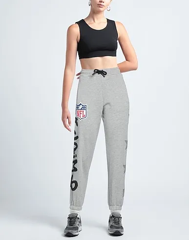 https://images.styletyx.com/images/grey-sweatshirt-casual-pants-disclaimer-13360708_2.webp