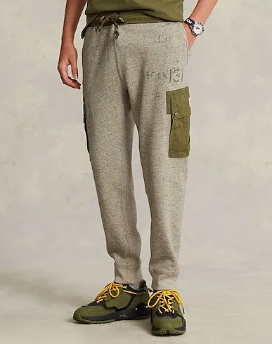 https://images.styletyx.com/images/grey-sweatshirt-casual-pants-fleece-graphic-cargo-pant-ralph-lauren-12971068_4.webp
