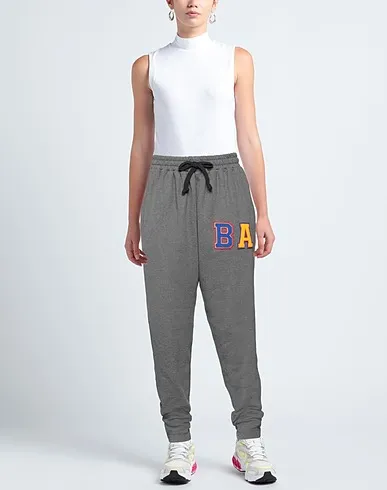 https://images.styletyx.com/images/grey-sweatshirt-casual-pants-laurence-bras-16031408_2.webp