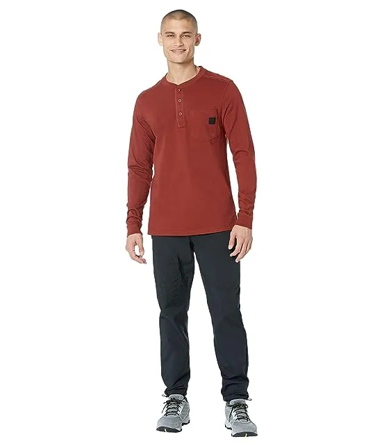 https://images.styletyx.com/images/guardian-cotton-henley-wolverine-2692351_4.webp