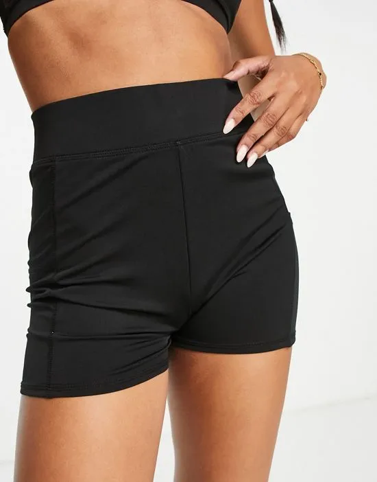 https://images.styletyx.com/images/gym-legging-shorts-with-pocket-details-in-black-threadbare-fitness-1924132_2.webp