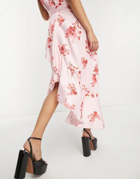 https://images.styletyx.com/images/halter-neck-ruffle-midi-dress-in-blush-floral-style-cheat-13148383_3.webp