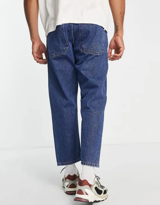 https://images.styletyx.com/images/hawtin-tapered-cropped-jeans-in-mid-wash-farah-13139882_3.webp