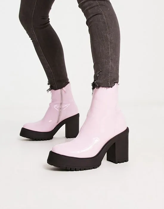 https://images.styletyx.com/images/heeled-chelsea-boots-in-pink-faux-leather-with-platform-sole-asos-design-1871210_4.webp