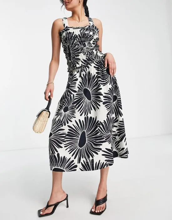 https://images.styletyx.com/images/high-rise-midi-skirt-in-contrast-daisy-print-part-of-a-set-whistles-2481789_1.webp