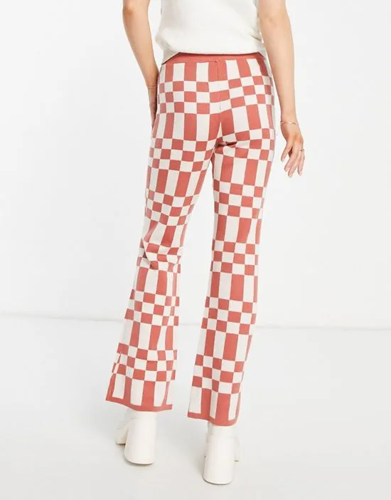 https://images.styletyx.com/images/high-waist-flared-pants-in-pink-check-part-of-a-set-annorlunda-2801063_2.webp
