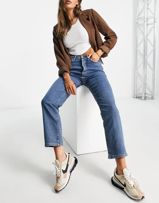 https://images.styletyx.com/images/high-waist-straight-leg-jeans-in-mid-blue-na-kd-12999398_4.webp