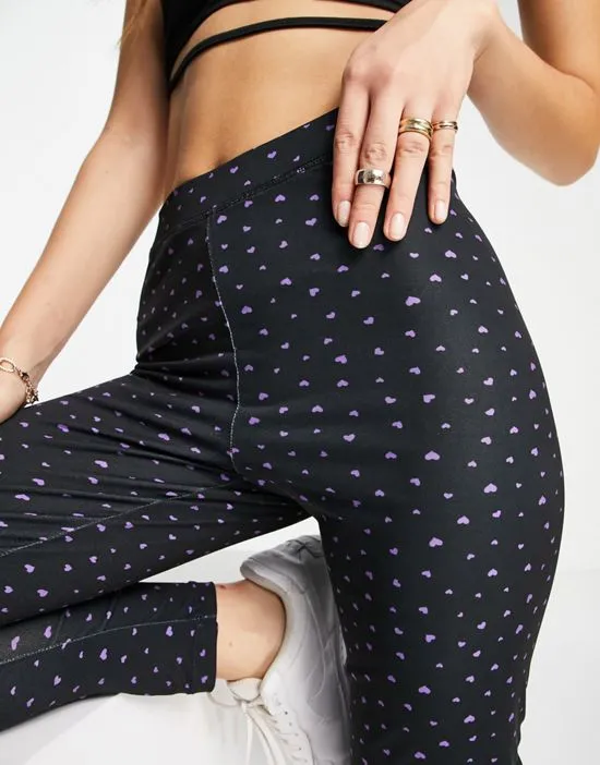 https://images.styletyx.com/images/high-waisted-leggings-in-black-with-purple-hearts-pieces-1946741_3.webp