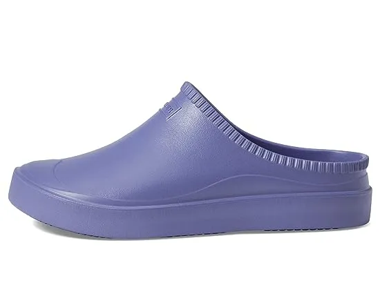 https://images.styletyx.com/images/in-out-bloom-algae-foam-clog-hunter-13167287_3.webp