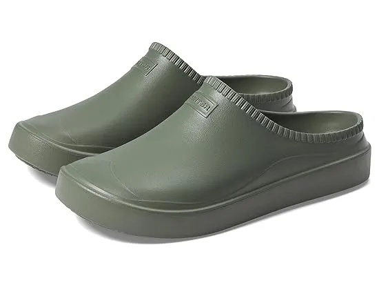 https://images.styletyx.com/images/in-out-bloom-algae-foam-clog-hunter-13220117_1.webp