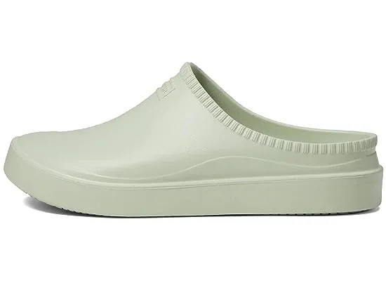 https://images.styletyx.com/images/in-out-bloom-algae-foam-clog-hunter-873497012_4.webp