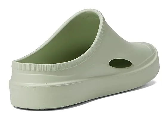 https://images.styletyx.com/images/in-out-bloom-algae-foam-clog-hunter-873497012_5.webp