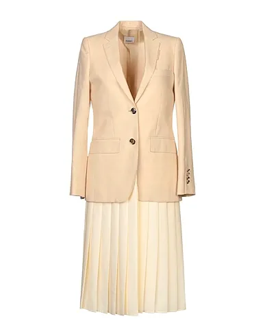 https://images.styletyx.com/images/ivory-crepe-blazer-burberry-1451454_1.webp