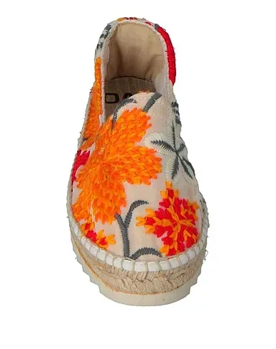 https://images.styletyx.com/images/ivory-crepe-espadrilles-oas-13005232_4.webp