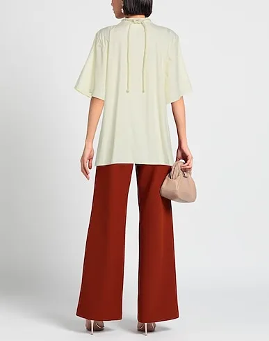https://images.styletyx.com/images/ivory-knitted-blouse-lemaire-3180005_3.webp