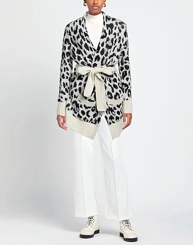 https://images.styletyx.com/images/ivory-knitted-cardigan-avant-toi-725480447_2.webp