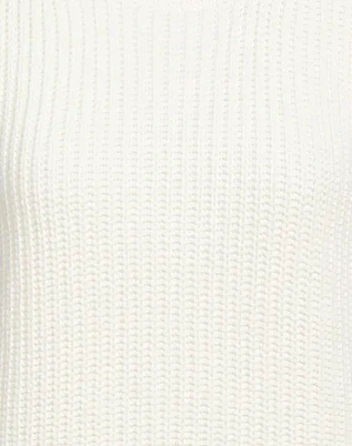 https://images.styletyx.com/images/ivory-knitted-cashmere-blend-incentive-12913348_4.webp