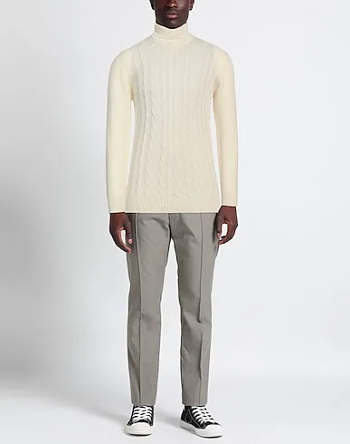 https://images.styletyx.com/images/ivory-knitted-turtleneck-ferrante-1225901165_2.webp