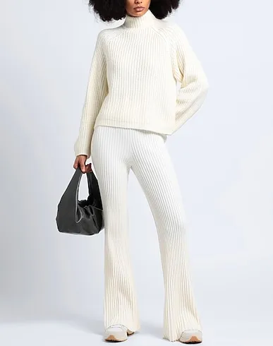 https://images.styletyx.com/images/ivory-knitted-turtleneck-pieces-3145185_2.webp