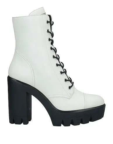 https://images.styletyx.com/images/ivory-leather-ankle-boot-giuseppe-zanotti-1576097_1.webp
