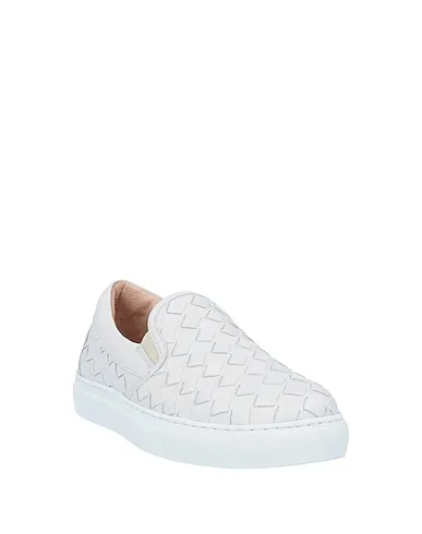 https://images.styletyx.com/images/ivory-leather-sneakers-boemos-1226015533_2.webp