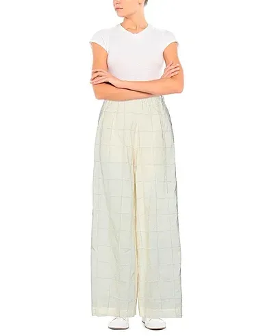 https://images.styletyx.com/images/ivory-plain-weave-casual-pants-pdr-phisique-du-role-13899041_2.webp