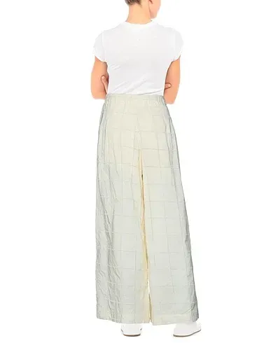 https://images.styletyx.com/images/ivory-plain-weave-casual-pants-pdr-phisique-du-role-13899041_3.webp