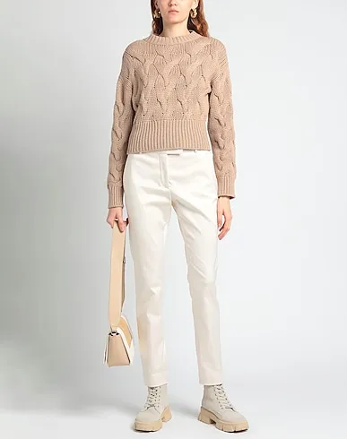 https://images.styletyx.com/images/ivory-plain-weave-casual-pants-tom-ford-2720643_2.webp